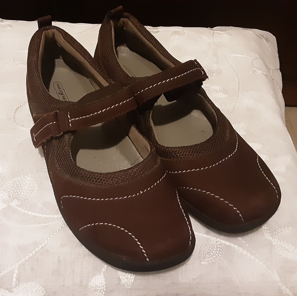 Easy Spirit Mary Jane Brown Suede shoes